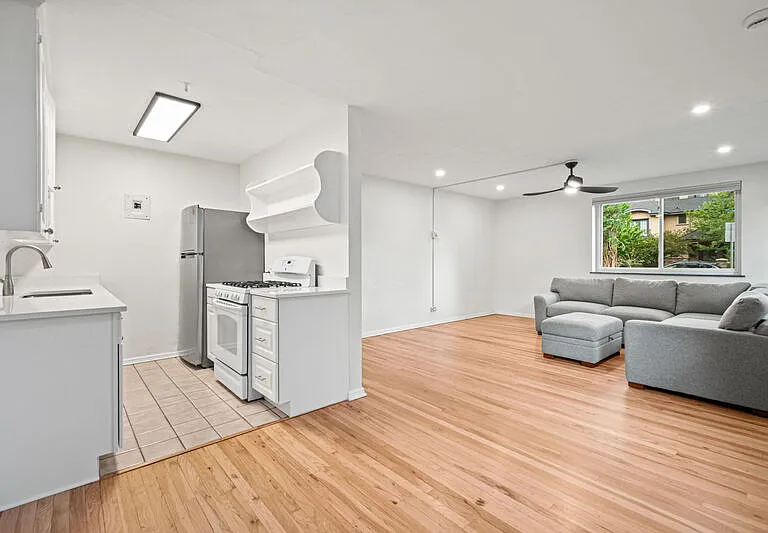 525 N Jackson St — Photo 4