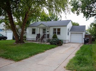 6780 Manderson St, Omaha, NE 68104