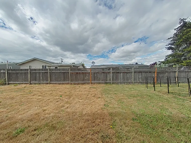 3435-3437 SE 3rd St — Photo 12