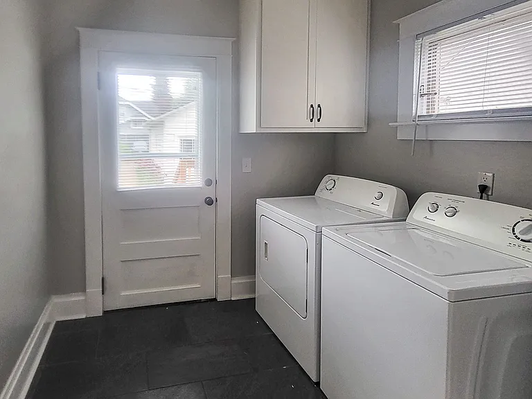 944 Cottage St NE — Photo 10
