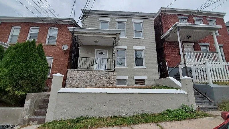 176 Carbon St — Photo 4