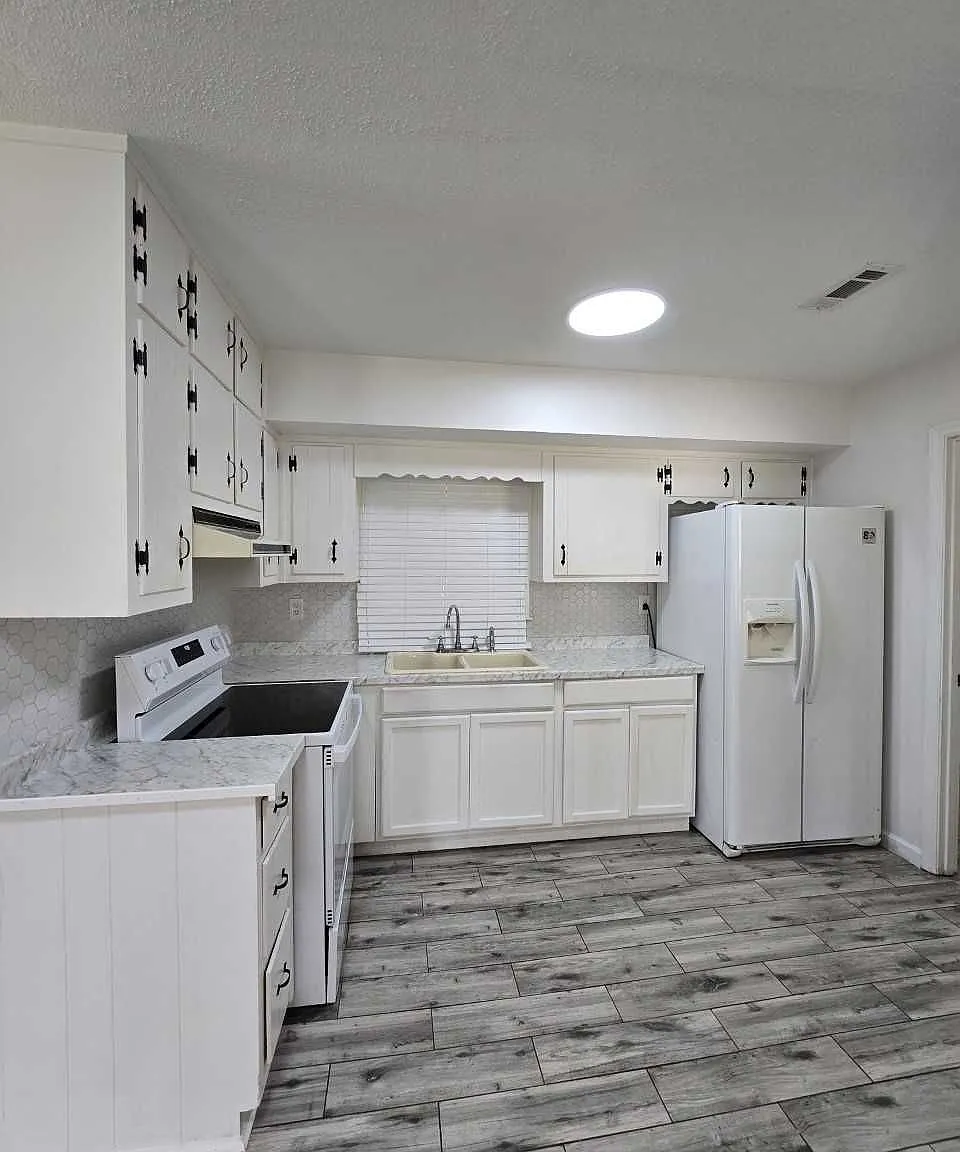 3 bed, 2.0 bath, 1151 sqft, $1,700 — Photo 4