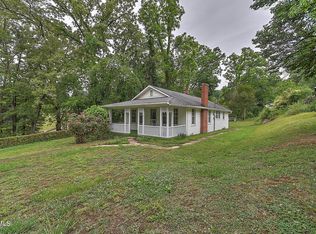 510 Cherokee Dr, Mount Carmel, TN 37645