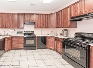 5 Cabernet Dr, Lakewood, NJ 08701