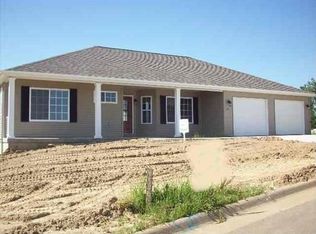 531 Sapphire Cir, Dubuque, IA 52001