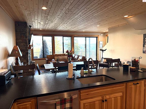 5th image of 95 Harrison Ln