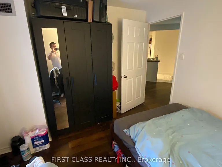 736 Bay St #303 — Photo 4