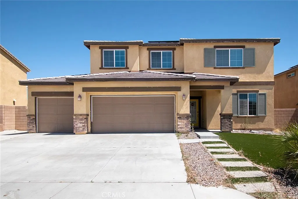 4 bed, 2.5 bath, 2705 sqft, $2,960 — Photo 1
