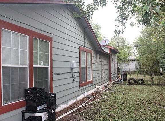 5th image of 300 E Fawnridge Dr