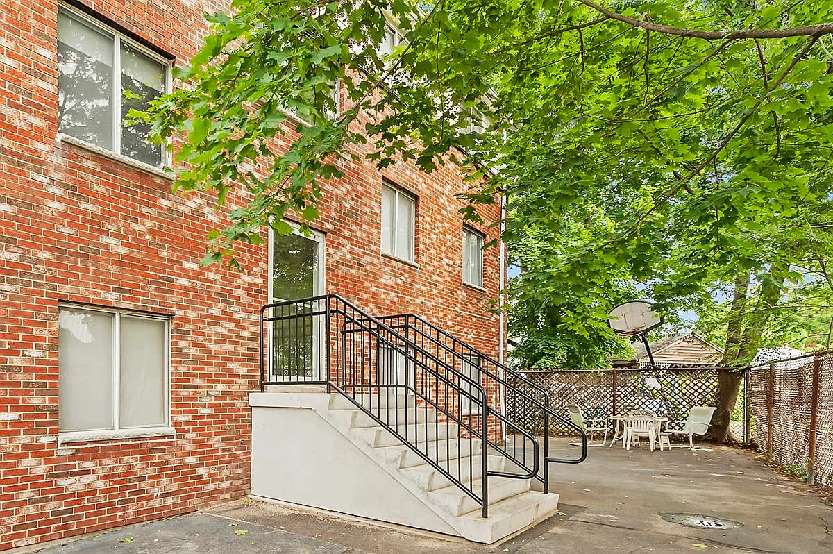 2 bed, 1.0 bath, $2,300 — Photo 2