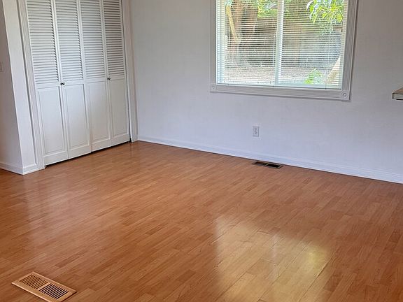 3rd image of 420 NW 10th Ave