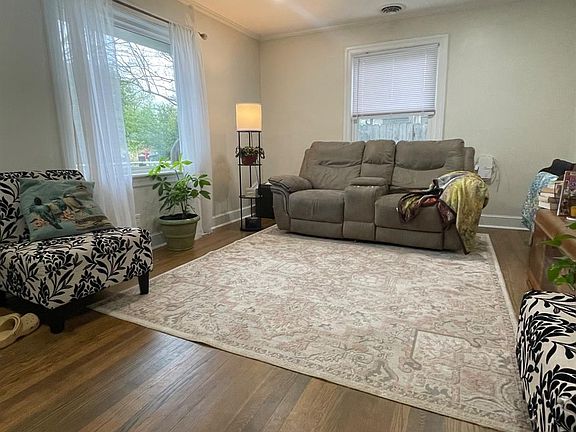 5th image of 240 Twin Oak Dr