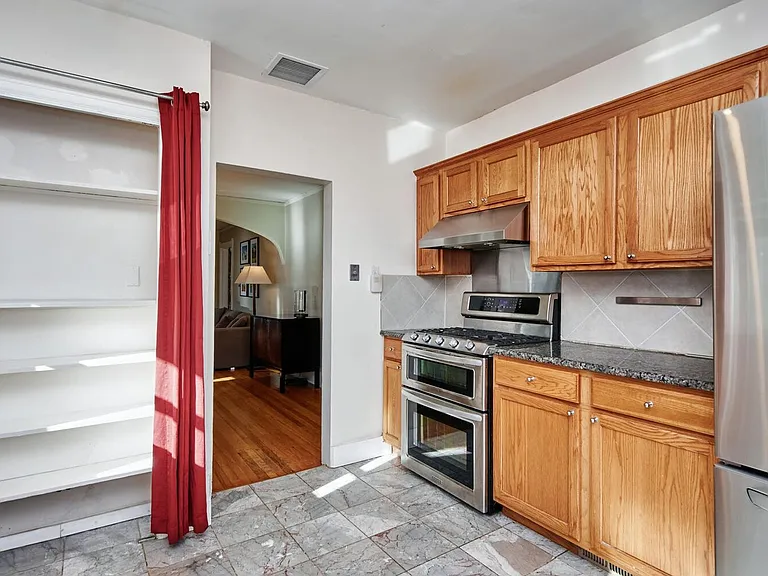 2308 Grape St — Photo 12