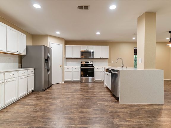 4th image of 2324 Chestnut Dr