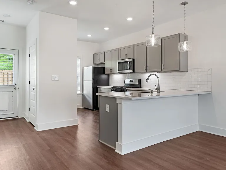 148 Huntley Dr — Photo 16