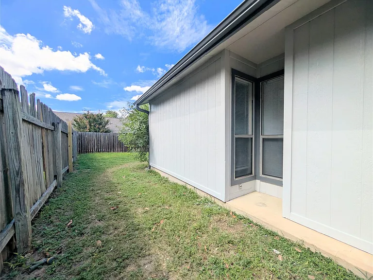 2036 Redwing Way — Photo 6