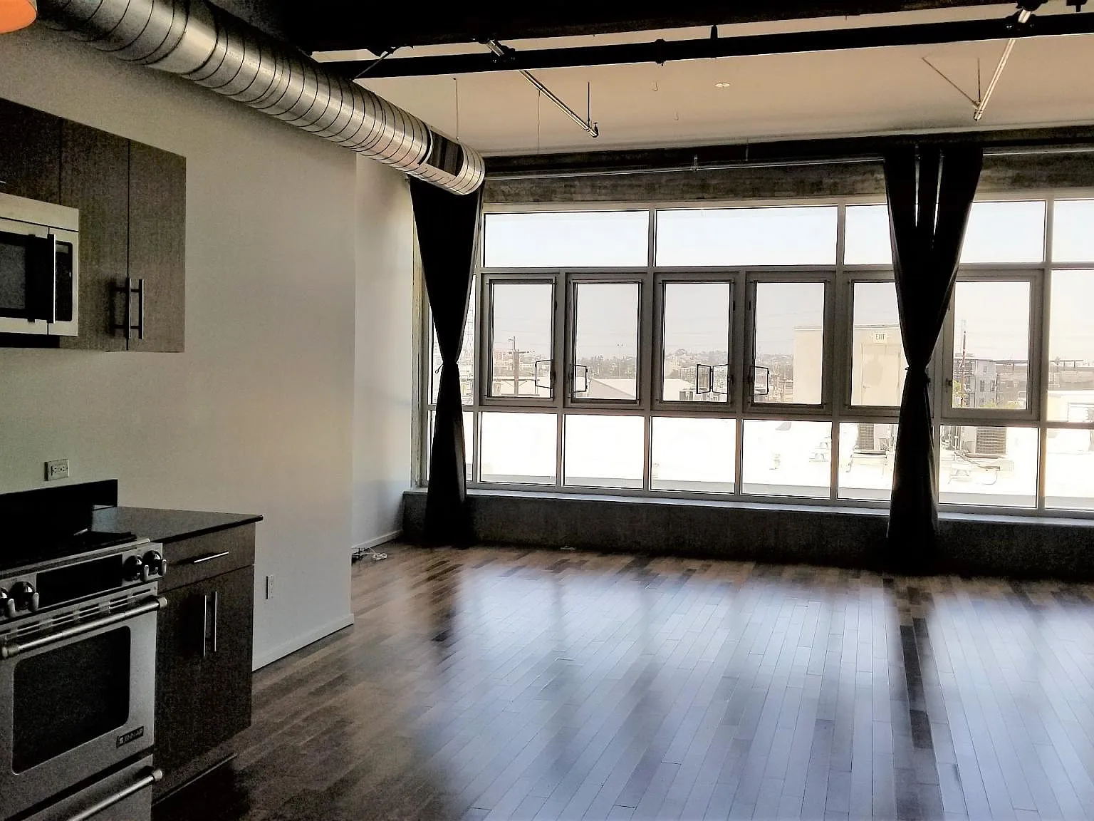 Studio, 810 sqft, $2,995 — Photo 4