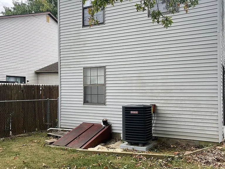 207 Channing Dr — Photo 3