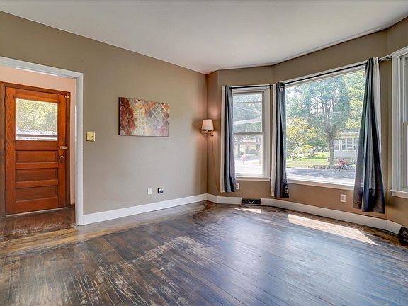 5th image of 400 Dewey Ave