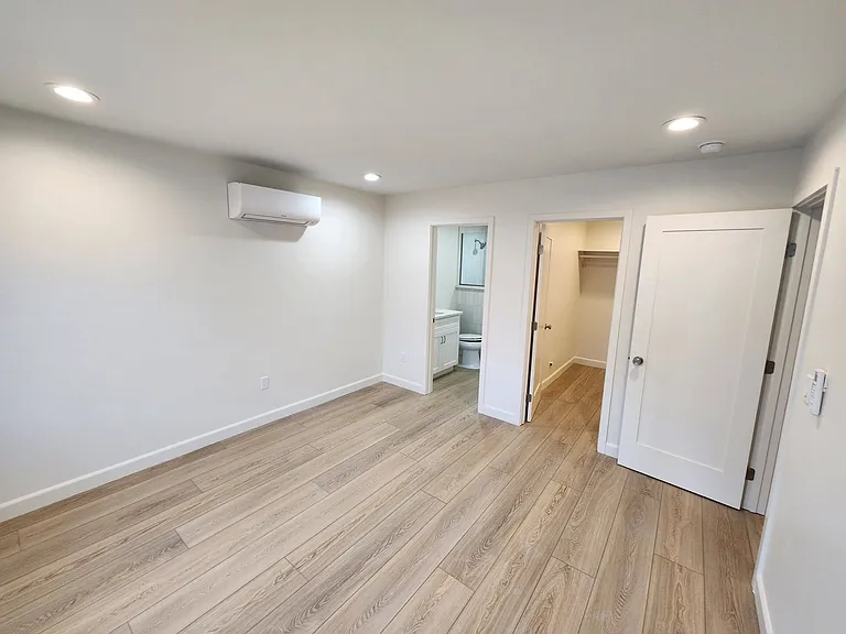 1531 Burton Street — Photo 9