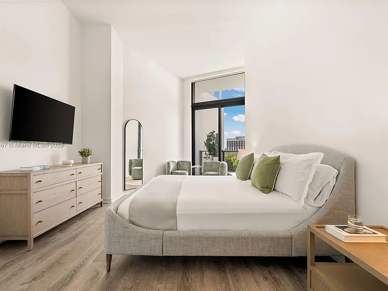 501 NE 31st St #410 — Photo 9