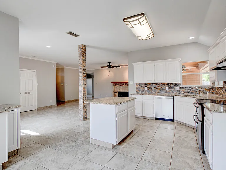 3912 Blue Pond Cir — Photo 4