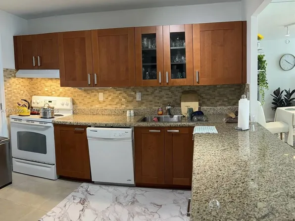 1150 NE 191st St #34, Miami, FL 33179