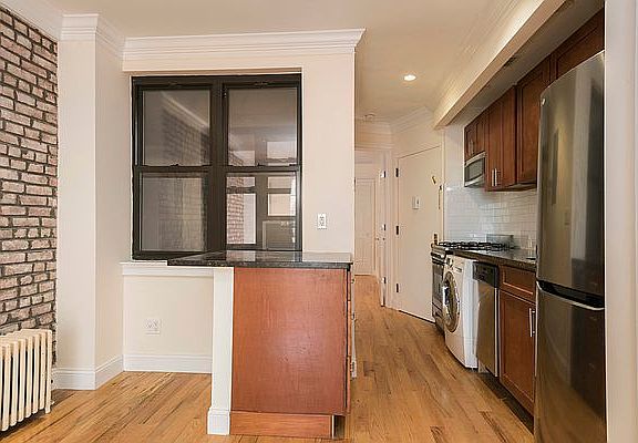 5th image of 227 E 89th St #2A