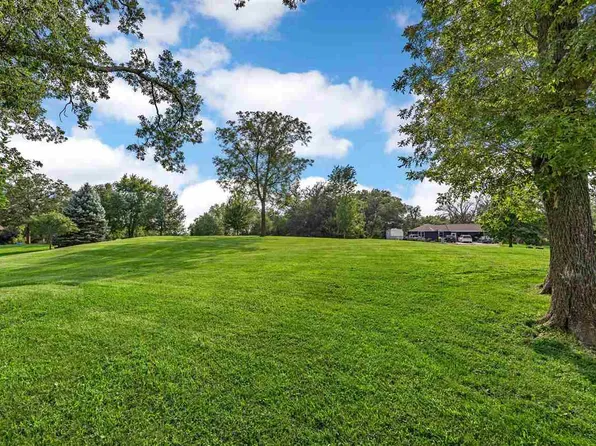 344 Hubler Ln, Lisbon, IA 52253