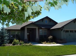3760 Calle Vista Dr, Medford, OR 97504