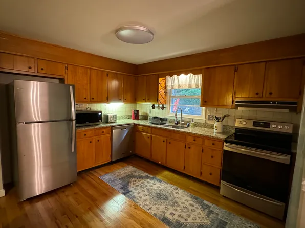 31 Fox Hill Rd, Califon, NJ 07830