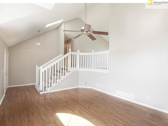 3rd image of 15732 Barkley St
