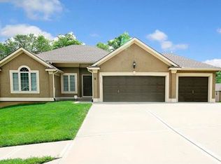 5695 NW Michaels Cv, Parkville, MO 64152