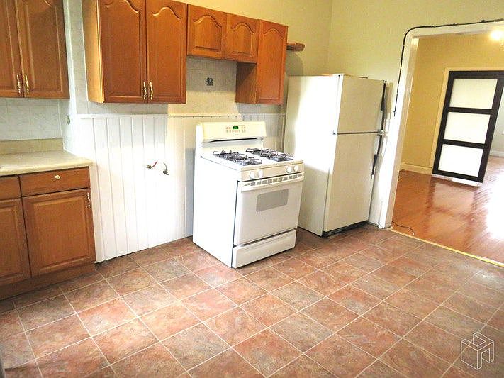 1st image of 529 18th St #2