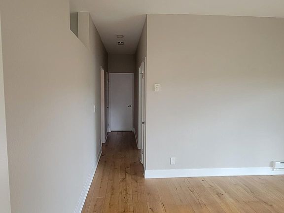 5th image of 145 Shoreline Ct