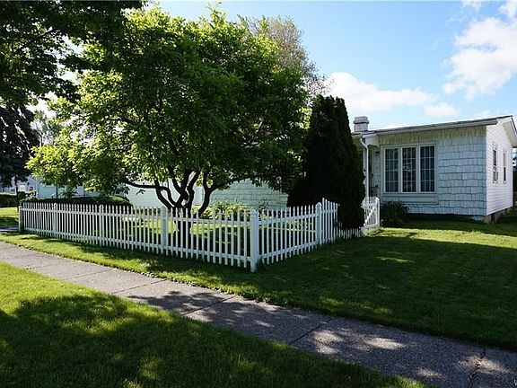 3rd image of 169 Dupont Ave