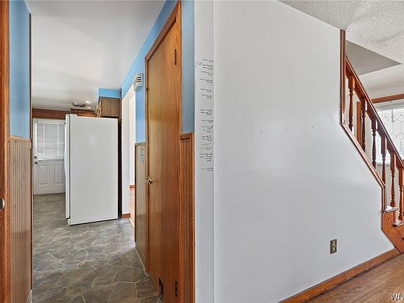 3rd image of 201 E Melcourt Dr