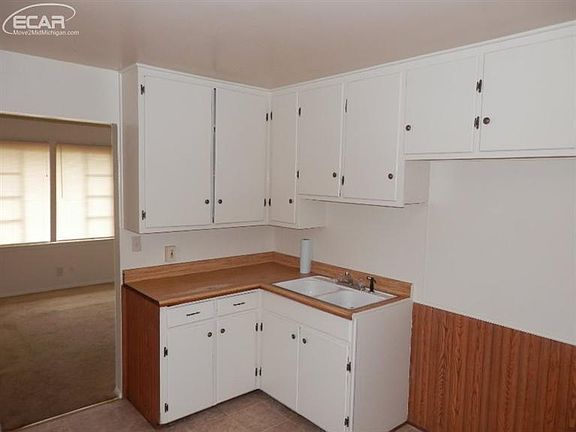 5th image of 3234 W Lyndon Ave