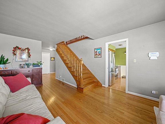 5th image of 2423 Ernst St