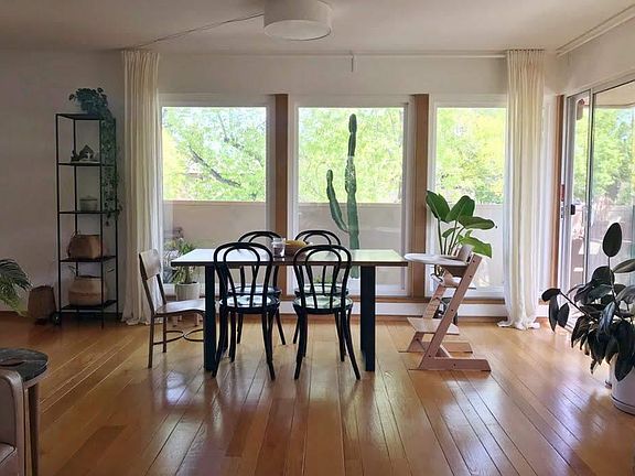 5th image of 220 Linfield Dr APT 4
