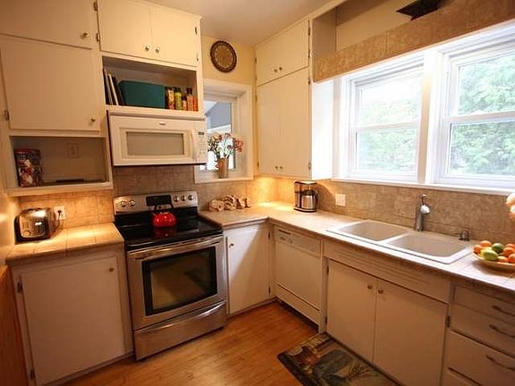 3rd image of 114 N Oneida Ave #N