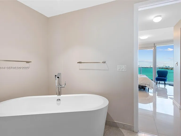 488 NE 18th St #908 — Photo 7
