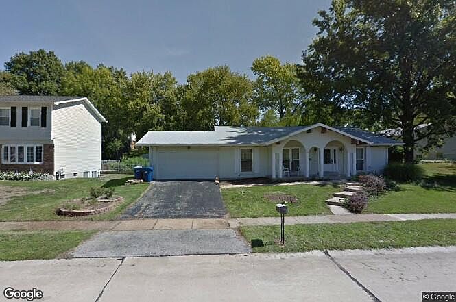 1st image of 1902 Lakehurst Dr