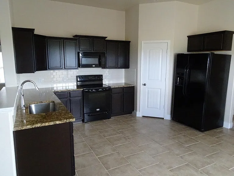 11107 Everett Ave — Photo 5