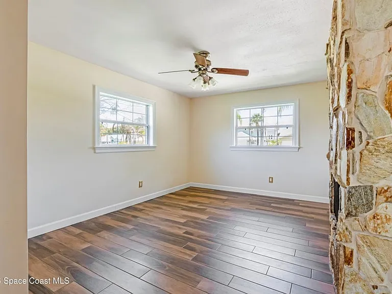 317 Surf Dr — Photo 16