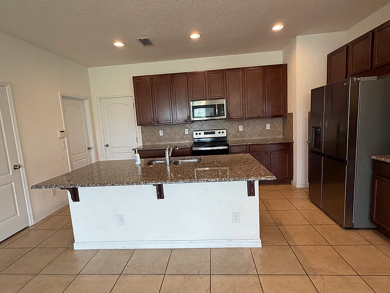 475 Merry Brook Cir — Photo 3