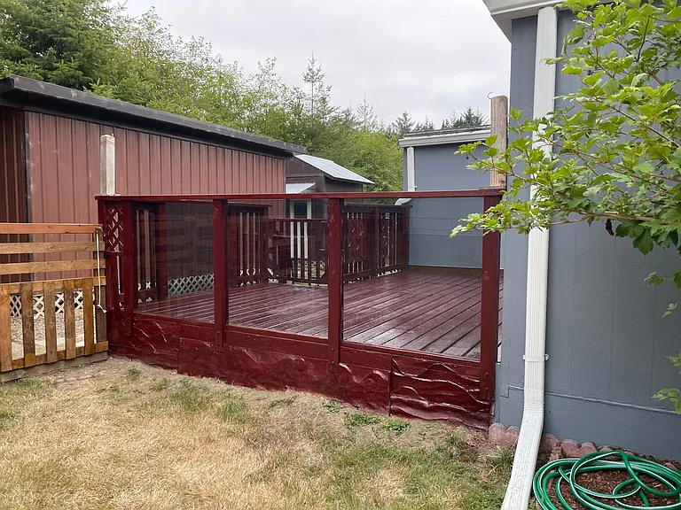 Rear deck with table and 4 chairs