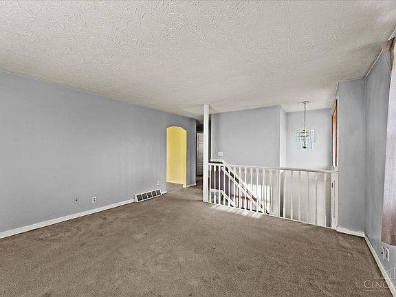 4th image of 717 McCormick Ln