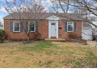 1125 N Geyer Rd, Saint Louis, MO 63122