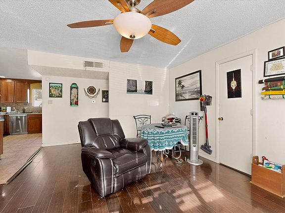 3rd image of 1828 Algodones Ct NE